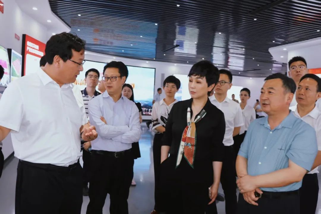 6c189e7f487a41bf1afbcad67a7ffdac.jpg